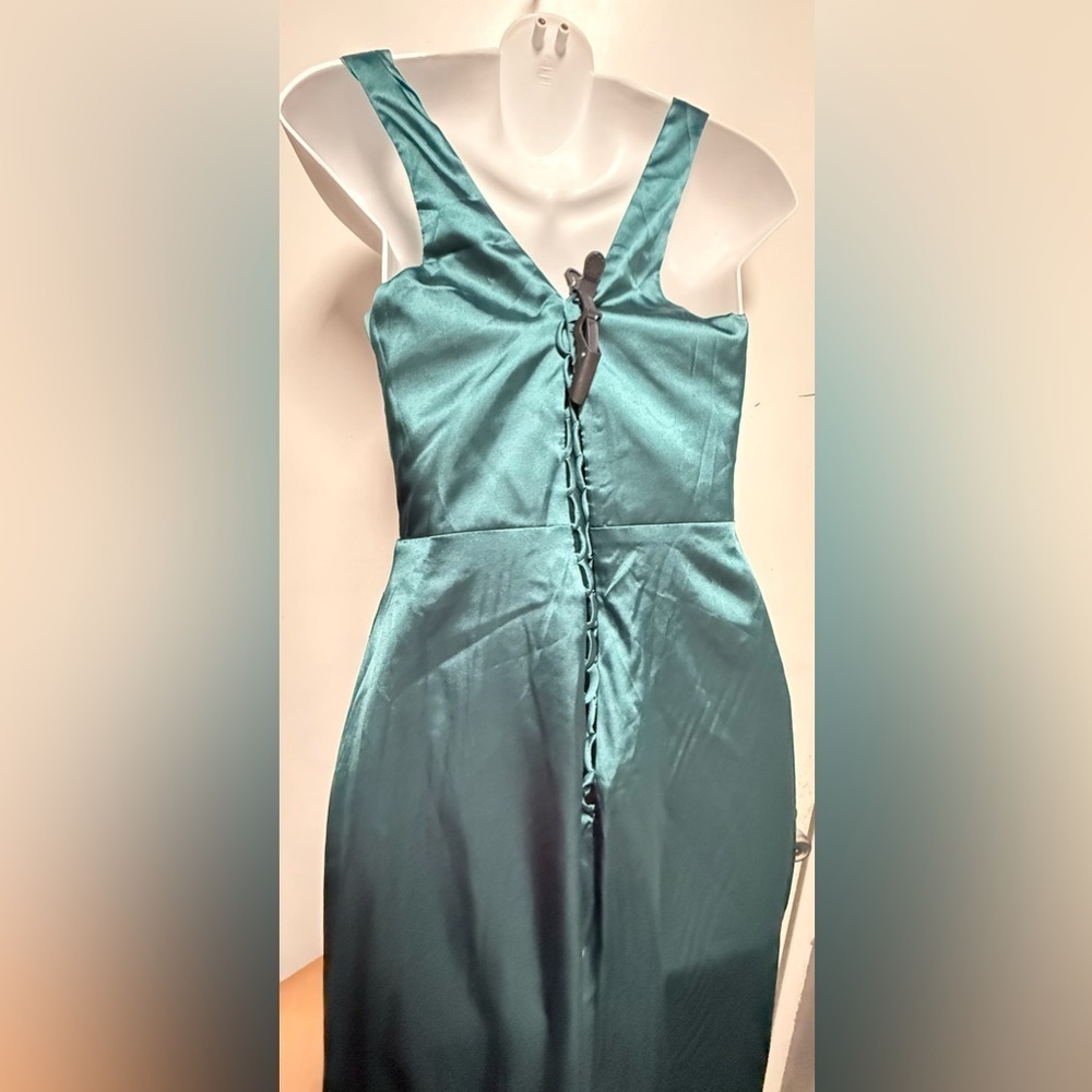 Elegant Teal Satin Evening Gown Size 6 - Picture 7 of 11